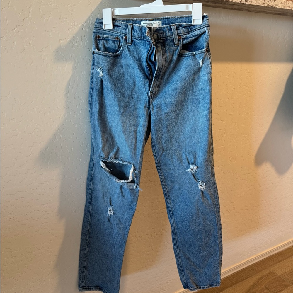 Abercrombie & Fitch Women’s 90’s ultra high rise size 27 light wash